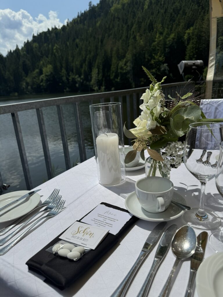 Hochzeit am Pflegersee, Hochzeitsplanung und Dekoration by 4 weddings & Events, Uschi Glas, destination wedding planner Germany