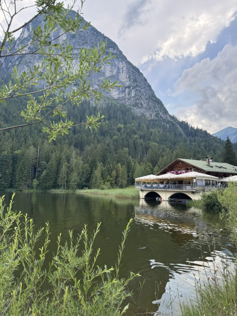 Hochzeit am Pflegersee, Hochzeitsplanung und Dekoration by 4 weddings & Events, Uschi Glas, destination wedding planner Germany