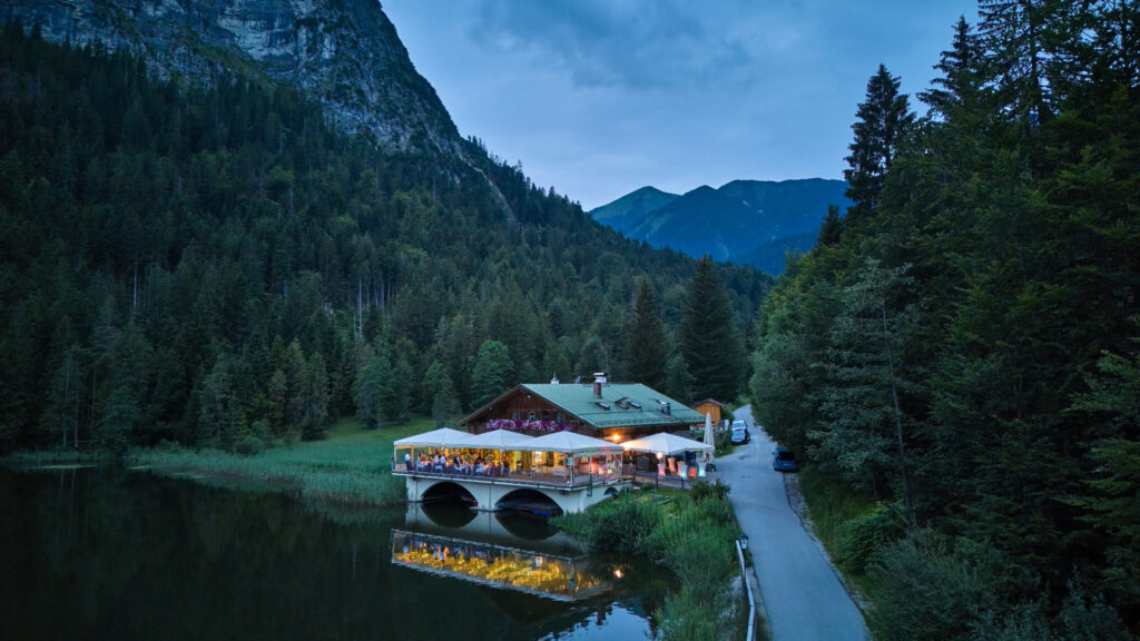 Hochzeit am Pflegersee, Hochzeitsplanung und Dekoration by 4 weddings & Events, Uschi Glas, destination wedding planner Germany